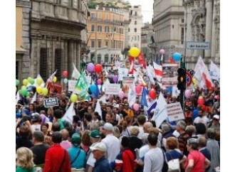 Marcia per la vita,
un oscuramento che comincia
 dalla Chiesa